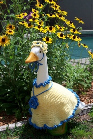 May Goose: Woolease yellow and blue / Black-eyed Susans