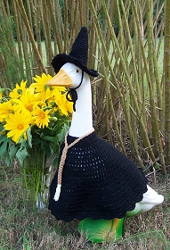 October Goose: Woolease black, camel, and light yellow / Mexican sunflowers & Dog fennell